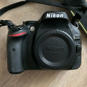 NIKON D5200 body, battery, charger